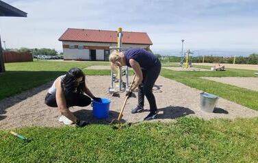 Urzędnicy zn&oacute;w pokazali, że potrafią działać nie tylko za biurkiem! 9