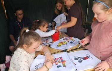 Bajkowy Dzień Dziecka nad jeziorem M&oacute;j 52