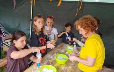Bajkowy Dzień Dziecka nad jeziorem M&oacute;j 54