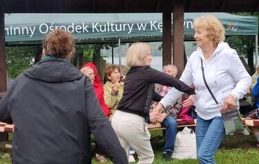 Międzynarodowe spotkanie senior&oacute;w nad jeziorem M&oacute;j w Czernikach 1
