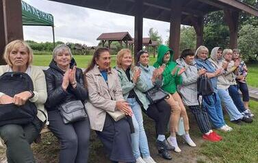 Międzynarodowe spotkanie senior&oacute;w nad jeziorem M&oacute;j w Czernikach 4