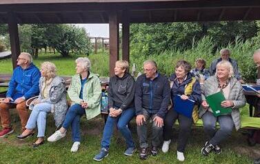 Międzynarodowe spotkanie senior&oacute;w nad jeziorem M&oacute;j w Czernikach 6