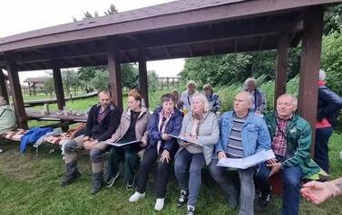 Międzynarodowe spotkanie senior&oacute;w nad jeziorem M&oacute;j w Czernikach 9
