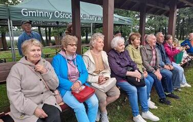 Międzynarodowe spotkanie senior&oacute;w nad jeziorem M&oacute;j w Czernikach 13