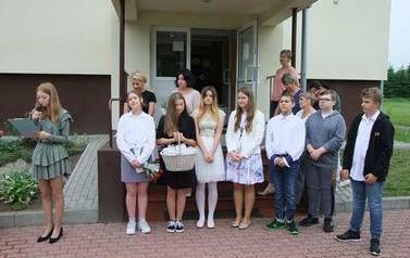 Klasa VII żegna starszych koleg&oacute;w
