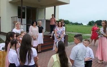 Klasa II żegna swoją wychowawczynię (2)