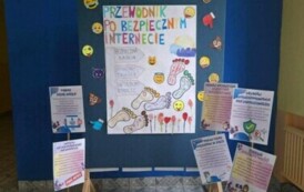 Plakaty przygotowane przez uczni&oacute;w.