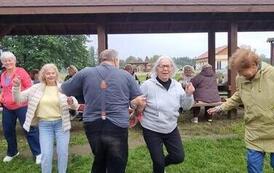Międzynarodowe spotkanie senior&oacute;w nad jeziorem M&oacute;j w Czernikach 25