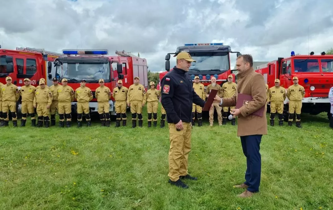 na zdjęciu drużyny strażaków OSP
