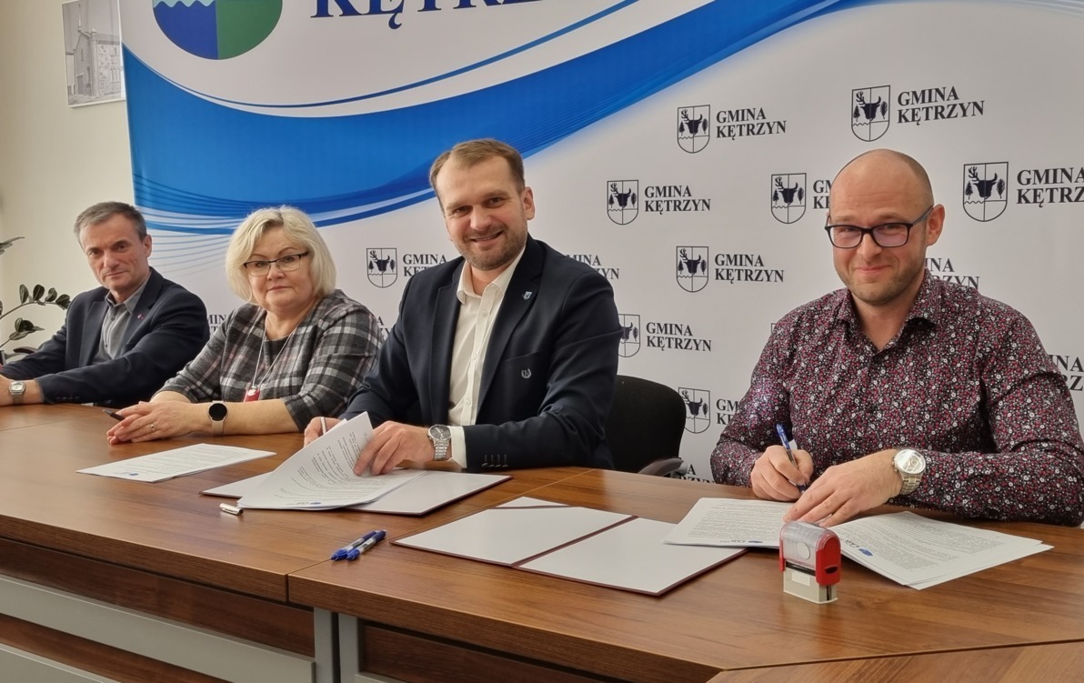 Zdjęcie do Podpisanie umowy na budowę remizy OSP w Wilkowie