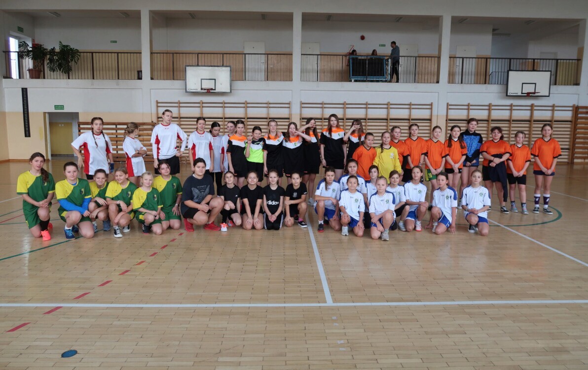 Zdjęcie do Dziewczęta z Wilkowa najlepsze w piłce nożnej halowej