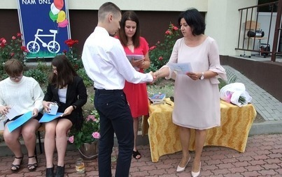 Zdjęcie do Uroczyste zakończenie roku szkolnego w Nakomiadach