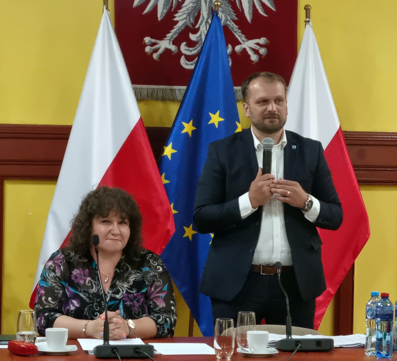 Na zdjęciu Pan W&oacute;jt Paweł Bobrowski z&nbsp;Panią Skarbnik Ewą Romanowską-Siemienas