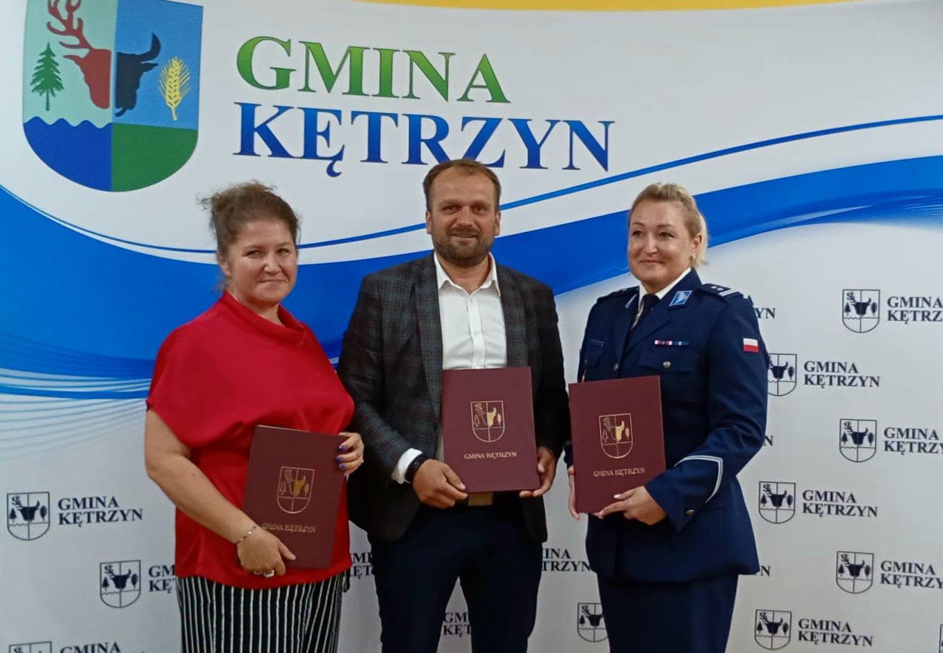 Podpisanie umowy na&nbsp;dofinansowanie radiowozu