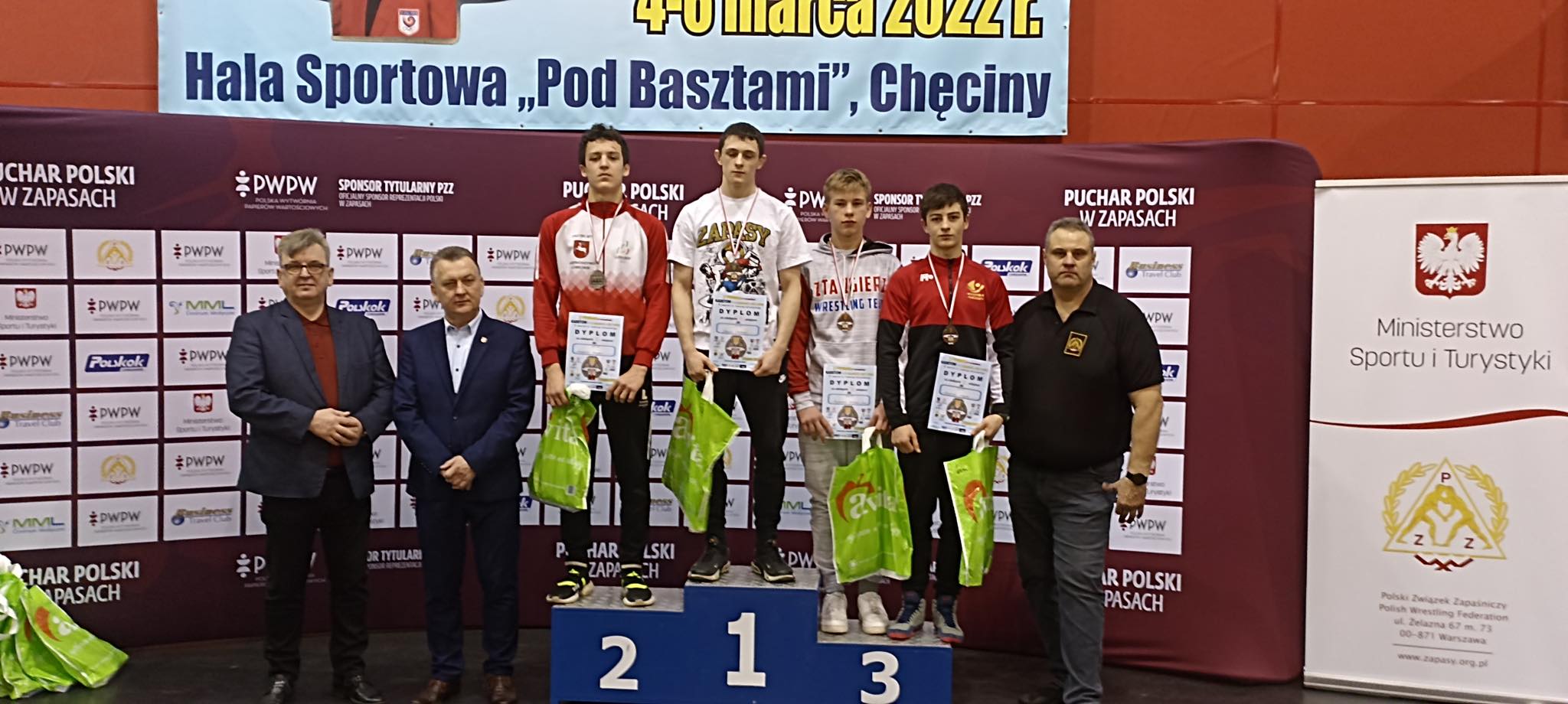 Zapaśnicy na podium