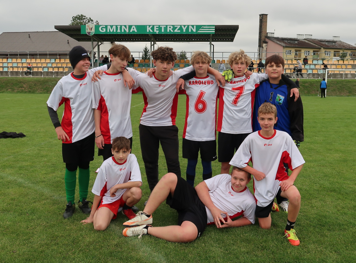 Drużyna chłopc&oacute;w z&nbsp;SP Biedaszki