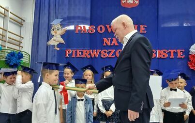 Zdjęcie do Uczniem być to ważna sprawa! Pasowanie na Pierwszoklasistę w Szkole Podstawowej w Kruszewcu.